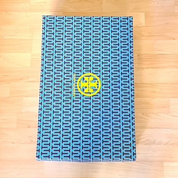 Tory Burch Large Empty Gift Box, Tall Boot Box  22 1/4” x 14 1/4” x 4 1/4” - Picture 2 of 9